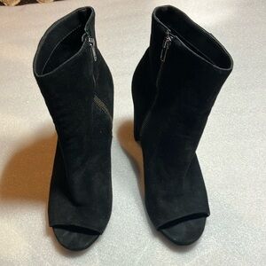 Steve Madden Mannzo peep toe suede booties.